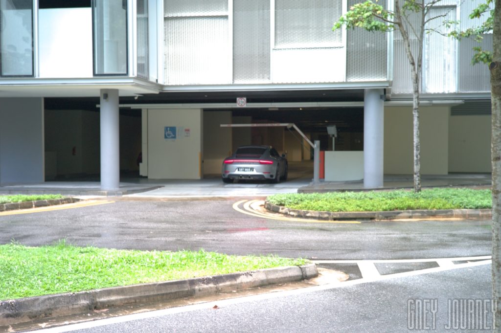 シンガポールで免許を取得-Gate to car park