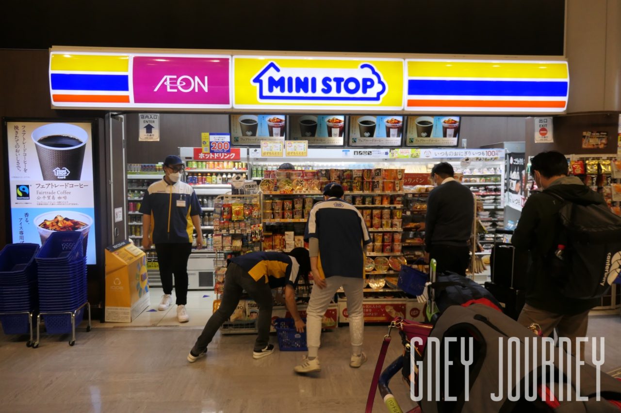 シンガポールからの帰国準備 - MINI STOP at Narita airport 