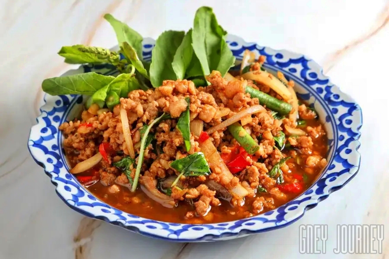 Stir-Fried Mince Pork with Hot Basil Leaves (Krapow) foodline